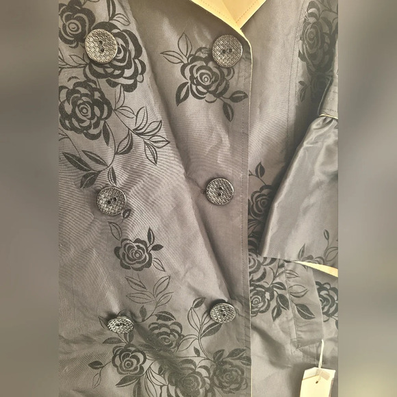LINDI Women's Size‎ Medium Reversible Rainjacket Coat Black/Beige Floral NWT - Picture 5 of 9